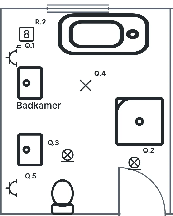 Uitsnede van een situatieschema: een badkamer met bad, douche, twee lavabo's en toilet; de stopcontacten Q.1 (met een h) en Q.5, het lichtpunt Q.4, de spots Q.2 en Q.3 en de ventilator R.2.