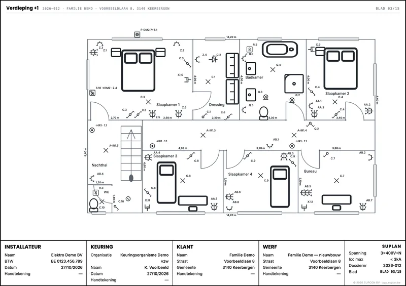 Situatieblad van een verdieping met vier slaapkamers, dressing, badkamer, nachthal, toilet en bureau. Elk lichtpunt, elke schakelaar en elk stopcontact staat op het grondplan met een code zoals C.4 of Q.2; bovenaan en in het titelblok staat blad 03/15, onderaan de vakken voor installateur, keuring, klant en werf.